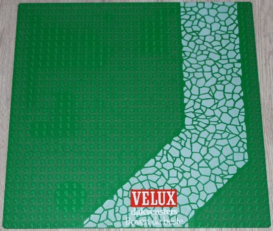 Baseplate, Road 32 x 32 with Driveway with Light Gray Cobblestones and VELUX Logo Pattern