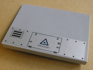 Slope 10 6 x 8 with Warning Triangle, 'EXPLOSIVES' and Air Vent Pattern Model Right Side (Sticker) - Set 8635