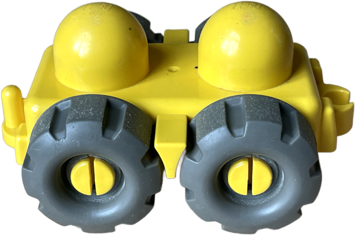 Primo Vehicle Wagon with Tow Hitches, Mud Flaps, and Dark Gray Treaded Tires