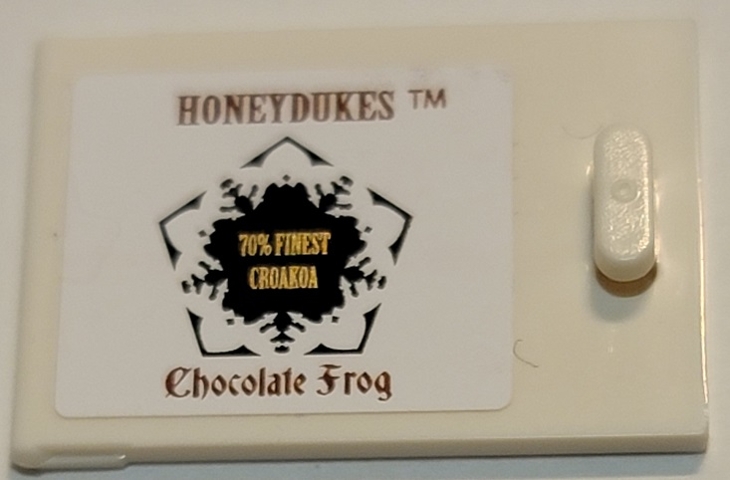 Container, Cupboard 2 x 3 x 2 Door with 'HONEYDUKES Chocolate Frog' and '70% FINEST CROAKOA' Pattern (Sticker) - Set 4841