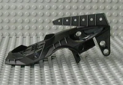 Bionicle Visorak Head with 7 Pin Holes and Axle Hole (Oohnorak)