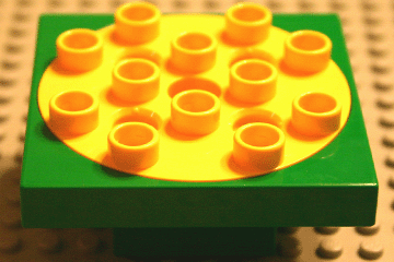 Duplo Turntable 4 x 4 Base with Yellow Top Plate