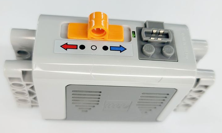 Electric 9V Battery Box 4 x 11 x 7 PF with Blue and Red Long Arrows on Light Bluish Gray Background Pattern (Sticker) - Set 8109