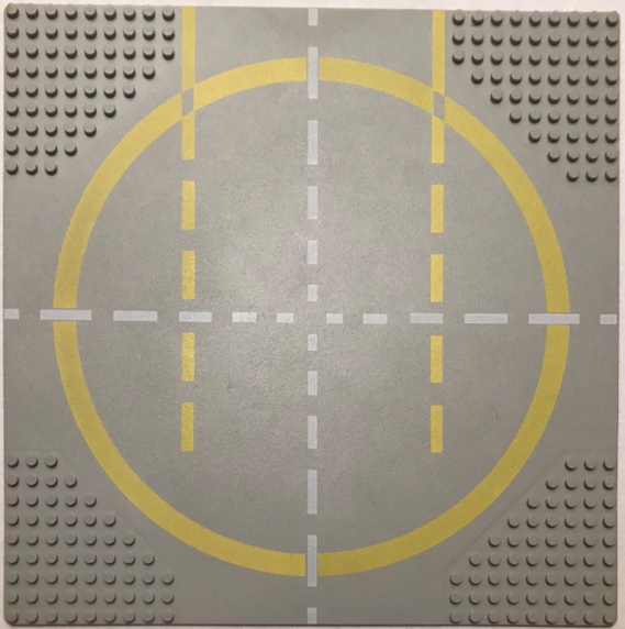 Baseplate, Road 32 x 32 9-Stud Landing Pad with Yellow Circle, 1-way Lines Pattern