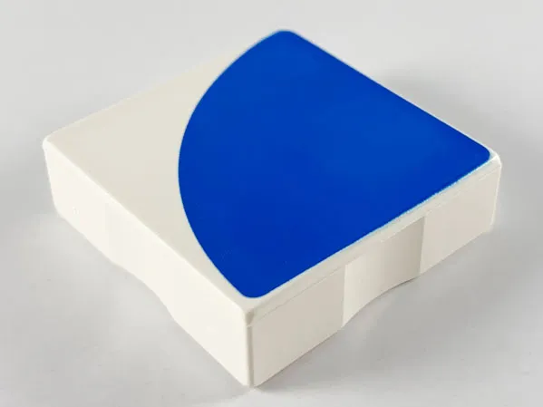 Duplo, Tile 2 x 2 with Shape Blue Quarter Circle Pattern