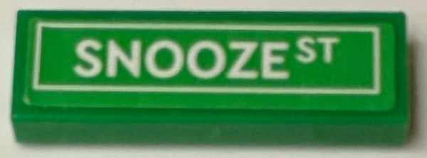 Tile 1 x 3 with Road Sign with White 'SNOOZE ST' Pattern (Sticker) - Set 71461