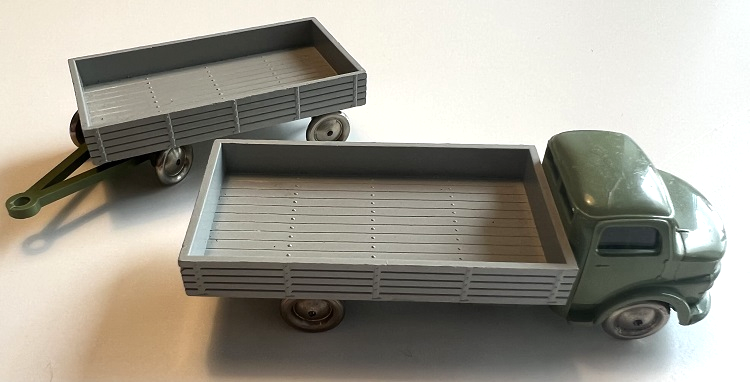 HO Scale, Mercedes Open Bed Truck with Trailer, Gray Flatbed