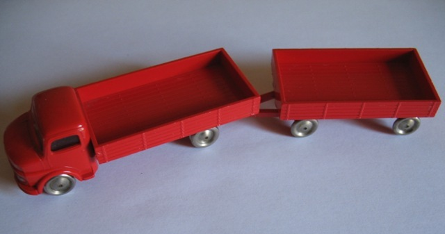 HO Scale, Mercedes Open Bed Truck with Trailer, Red Flatbed