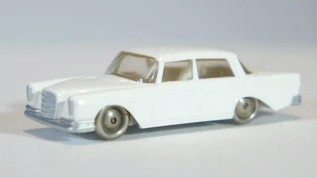HO Scale, Mercedes 220S
