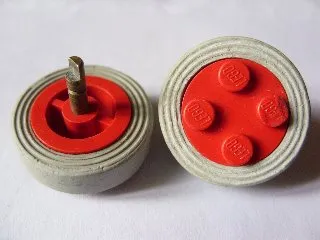 Wheel with 4 Studs and Axle Cam for Motor with Light Gray Tire Smooth - Small Solid (7039b / 132old)