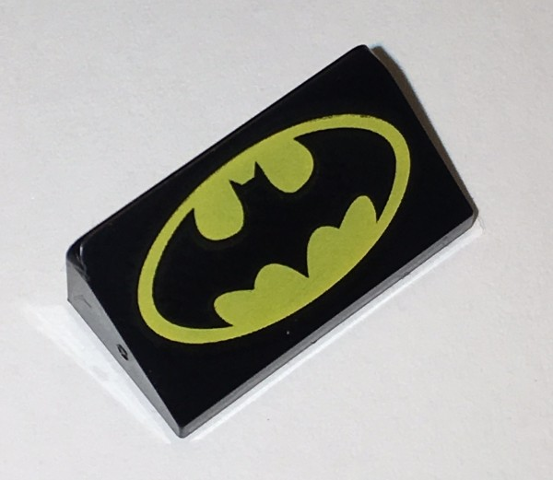 Slope 30 1 x 2 x 2/3 with Yellow Batman Logo Pattern (Head Facing Tall End of Slope)