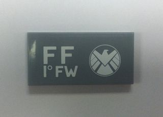 Tile 2 x 4 with Avengers Logo and 'FF 1° FW' Pattern Model Right Side (Sticker) - Set 6869