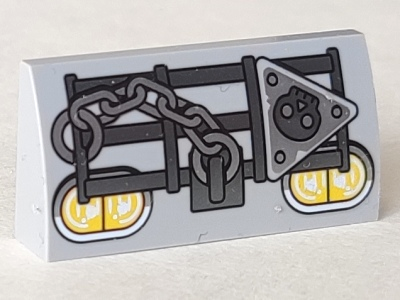 Slope, Curved 2 x 4 x 2/3 with Bottom Tubes with Headlights, Roll Bars, Chain and Skull Pattern