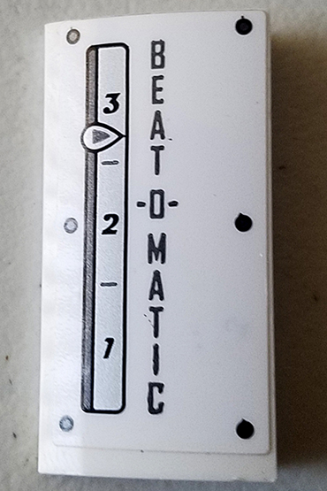 Slope, Curved 2 x 4 x 2/3 with Bottom Tubes with Rivets, 'BEAT -O- MATIC' and Gauge with Number 1, 2 and 3 Pattern Model Right Side (Sticker) - Set 70920