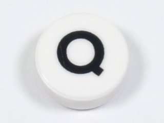 Tile, Round 1 x 1 with Black Capital Letter Q Pattern