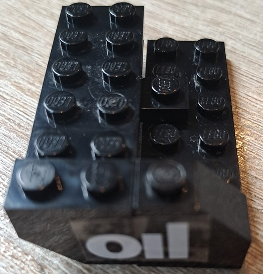 Stickered Assembly 6 x 4 x 1 2/3 with White 'oil' Pattern Model Right Side (Sticker) - Set 5540