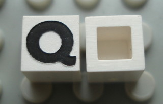 Modulex, Tile 1 x 1 with Black 'Q' Pattern (no internal lining)