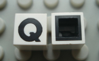 Modulex, Tile 1 x 1 with Black 'Q' Pattern (with black lining on sides only)