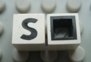 Modulex, Tile 1 x 1 with Black 'S' Pattern (with black lining on sides only)