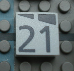 Modulex, Tile 2 x 2 (no Internal Supports) with Dark Gray Slopes and Calendar Week Number 21 Pattern