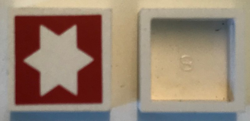 Modulex, Tile 2 x 2 (no Internal Supports) with Red Star 6-Point Outline Pattern