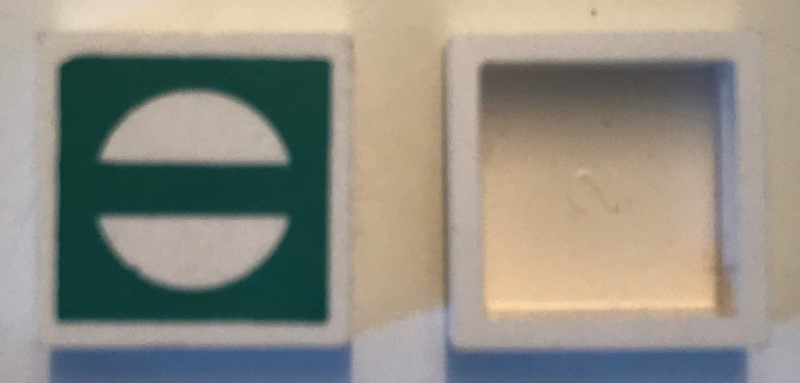 Modulex, Tile 2 x 2 (no Internal Supports) with Green Circle Crossed Outline Pattern