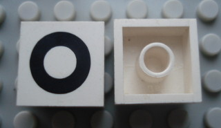 Modulex, Tile 2 x 2 with Black 'O' Pattern (with internal support)