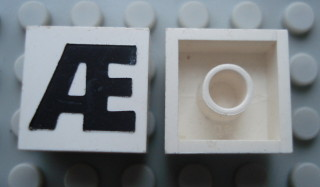 Modulex, Tile 2 x 2 with Black 'Æ' Pattern (with internal support)