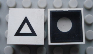 Modulex, Tile 2 x 2 with Black Triangle Pattern (Black internal lining with White dot)