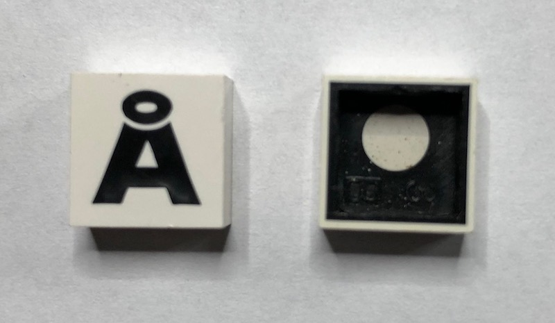 Modulex, Tile 2 x 2 with Black 'Å' Pattern (Black internal lining with White dot)