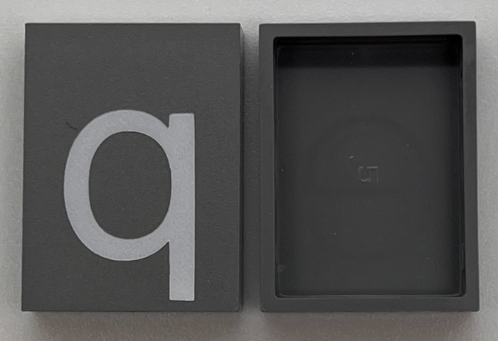 Modulex, Tile 3 x 4 (no Internal Supports) with White Lowercase Letter q Pattern