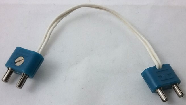 Electric, Wire 12V / 4.5V with 2 Leads, 14 Studs Long with 2 Blue Electric, Connector, 2-Way Male Rounded Narrow Type 1 with Cross-Cut Pins (x466c14 / bb0141c01)