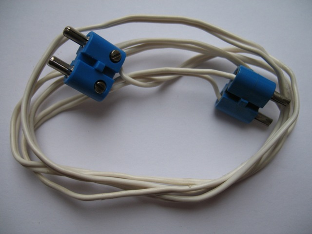 Electric, Wire 12V / 4.5V with 2 Leads, 96 Studs Long with 2 Blue Electric, Connector, 2-Way Male Rounded Narrow Type 2 with Cross-Cut Pins (x466c96 / bb0236bc01)
