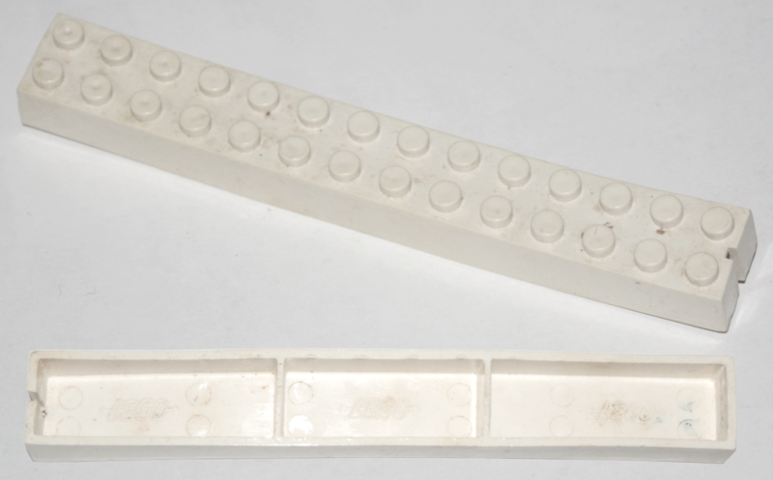 Brick 2 x 14 without Bottom Tubes, Slotted (with 1 slot)