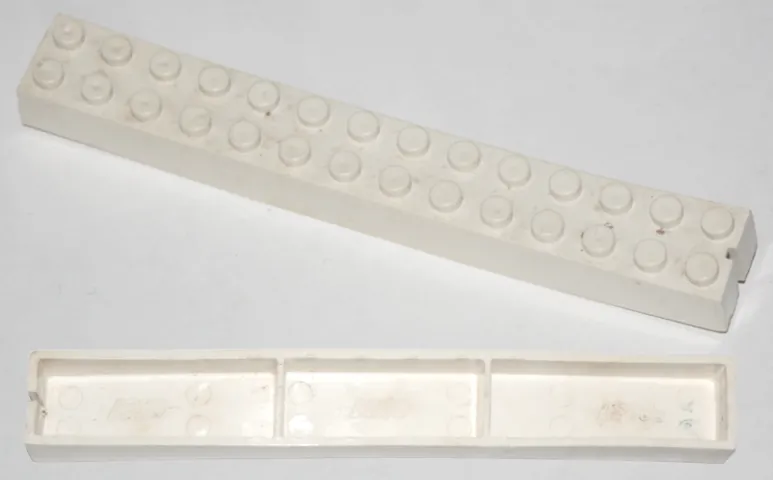 Brick 2 x 14 without Bottom Tubes, Slotted (with 1 slot)