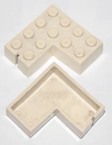 Brick 4 x 4 Corner without Bottom Tubes, Slotted (with 1 slot, left side)