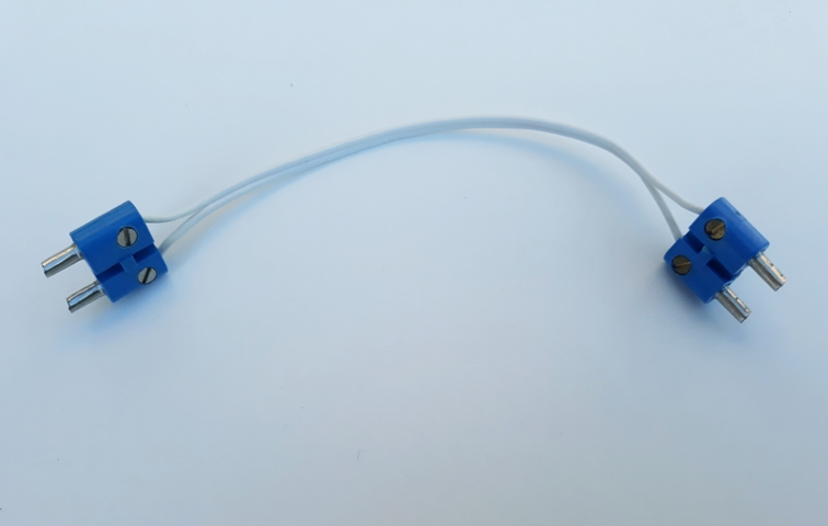 Electric, Wire 12V / 4.5V with 2 Leads, 14 Studs Long with 2 Blue Electric, Connector, 2-Way Male Rounded Narrow Type 2 with Hollow Pins (x466c14 / bb0236ac01)