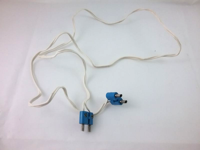 Electric, Wire 12V / 4.5V with 2 Leads, 96 Studs Long with 2 Blue Electric, Connector, 2-Way Male Rounded Narrow Type 2 with Hollow Pins (x466c96 / bb0236ac01)