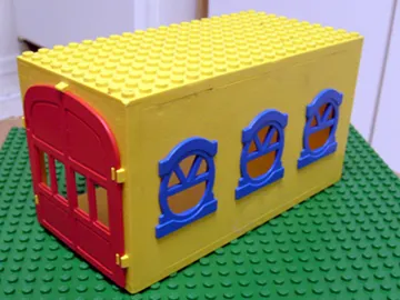 Fabuland Garage Block 10 x 20 x 9 with Blue Windows and Red Doors