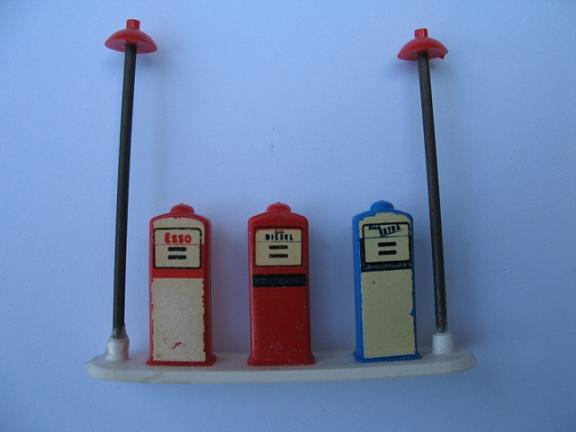 HO Scale, Accessory Petrol Pumps Esso