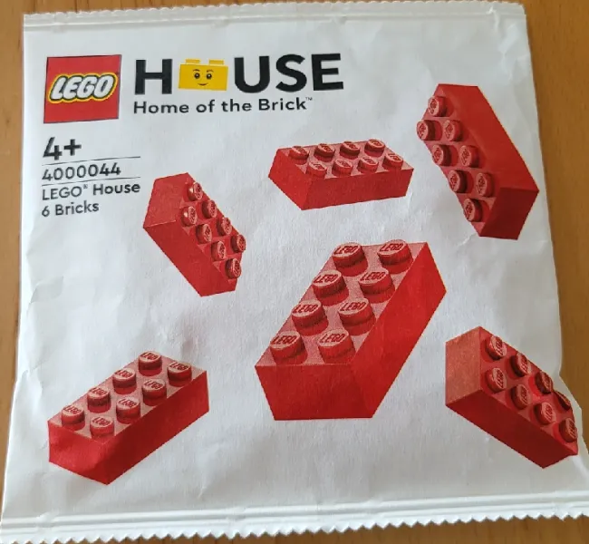LEGO House 6 Bricks paper bag