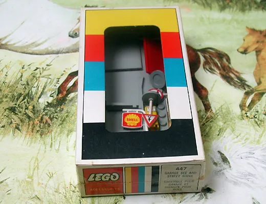 Garage Kit & Street Signs