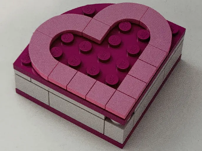 LEGO Brand Store Exclusive Build - Friends Heart Box
