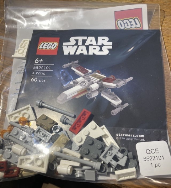Barnes & Noble Exclusive Build - X-Wing