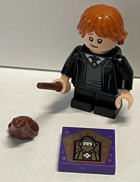Advent Calendar 2021, Harry Potter (Day 18) - Ron Weasley with 1 Random Chocolate Frog Card and Chocolate Frog