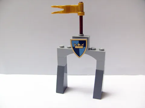 Advent Calendar 2008, Castle  (Day 2) - Brick Arch with Flag and Shield