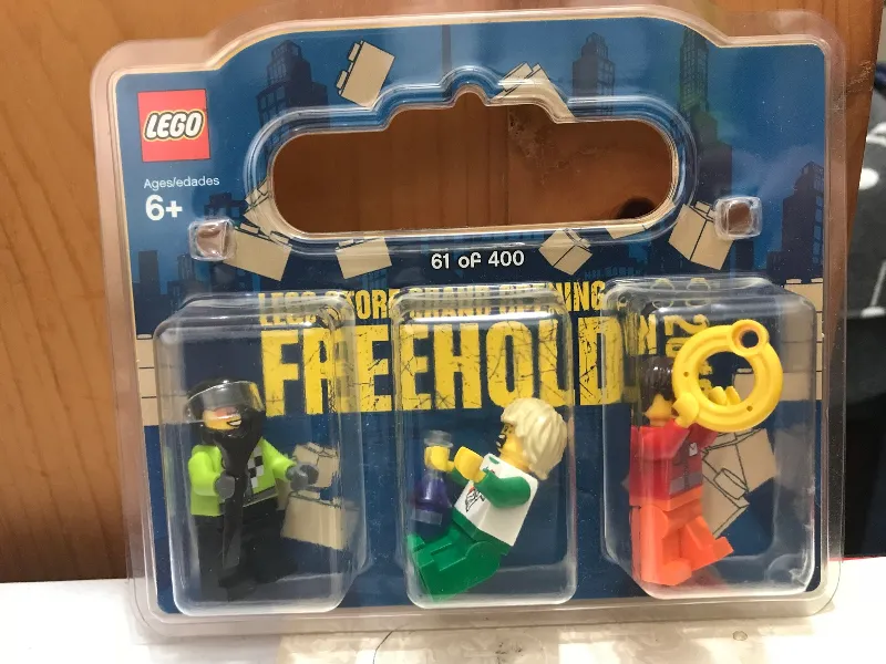 LEGO Store Grand Opening Exclusive Set, Freehold, NJ blister pack