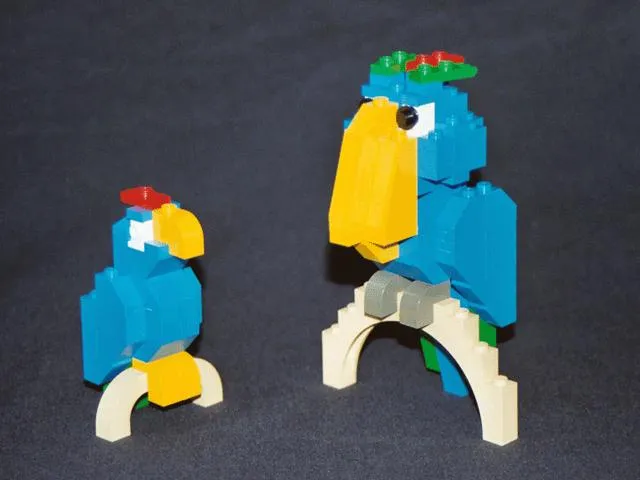 Polly and Paco Parrots (LEGOLAND California Ambassador Pass Exclusive)