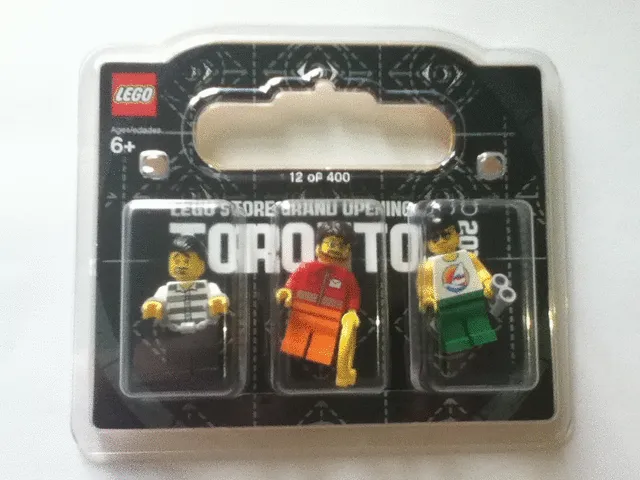 LEGO Store Grand Opening Exclusive Set, Yorkdale Mall, Toronto, ON, Canada blister pack