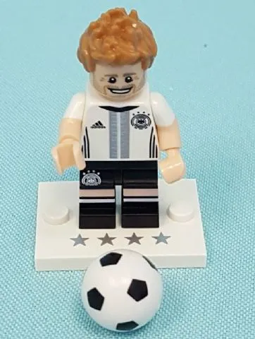 Benedikt Höwedes, Deutscher Fussball-Bund / DFB (Complete Set with Stand and Accessories)